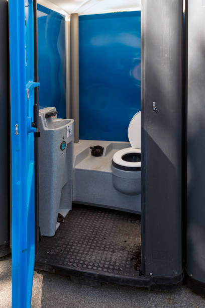 Best Porta potty delivery and setup  in Valley View, OH
